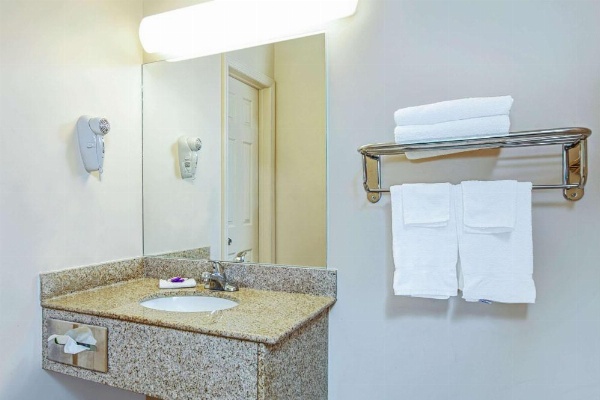 Knights Inn South Hackensack Motel image 7